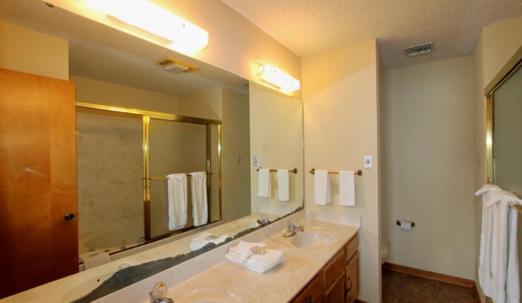Emerald Isle Resort Hot Springs Room photo